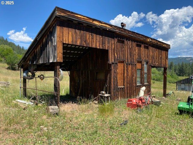 47664 RYALL Rd, Halfway, OR 97834