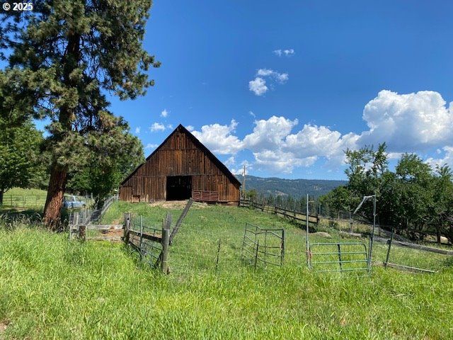 47664 RYALL Rd, Halfway, OR 97834