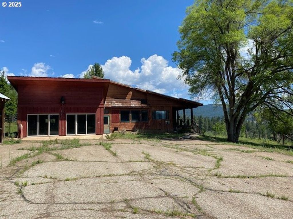 47664 RYALL Rd, Halfway, OR 97834