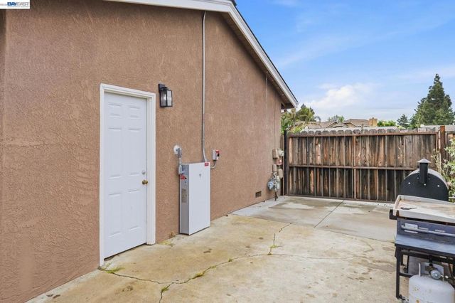 5616 Crestmont Ave, Livermore, CA 94551