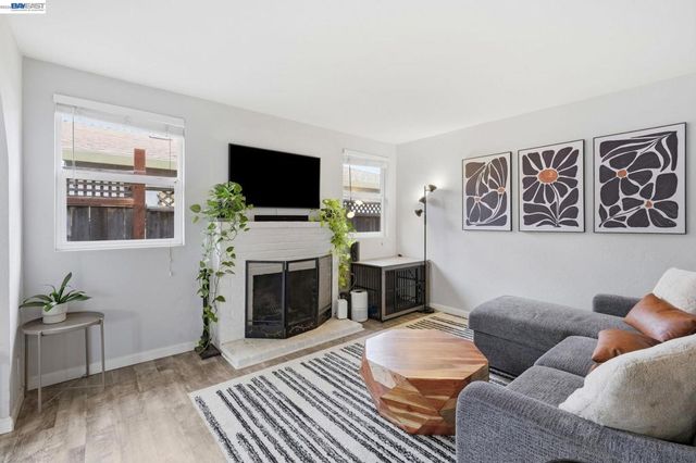 5616 Crestmont Ave, Livermore, CA 94551