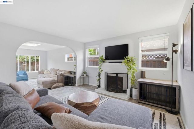 5616 Crestmont Ave, Livermore, CA 94551