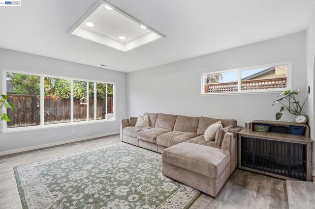 5616 Crestmont Ave, Livermore, CA 94551