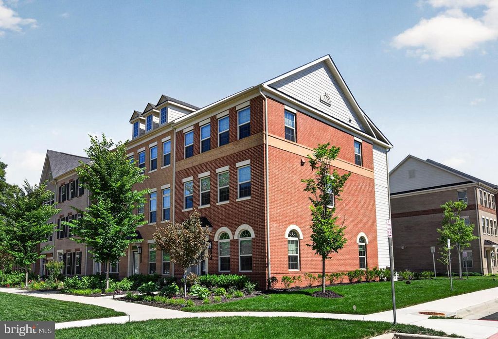 3761 MAYORS WAY, Fairfax, VA 22030