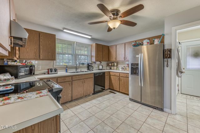 609 Hollyhill Road, Johnson City, TN 37604