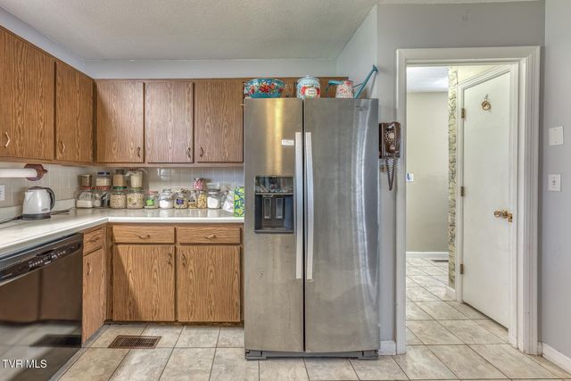 609 Hollyhill Road, Johnson City, TN 37604