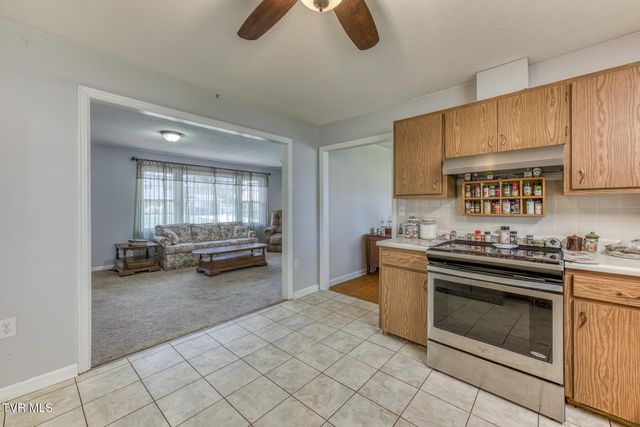 609 Hollyhill Road, Johnson City, TN 37604