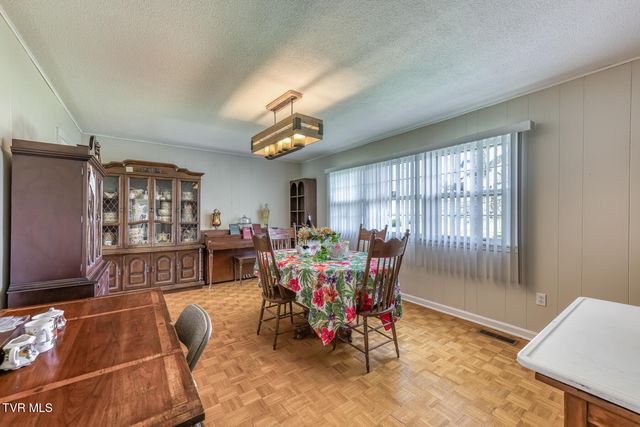 609 Hollyhill Road, Johnson City, TN 37604