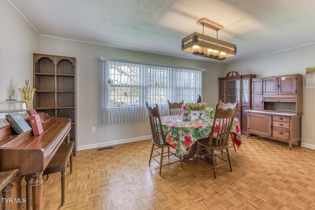 609 Hollyhill Road, Johnson City, TN 37604