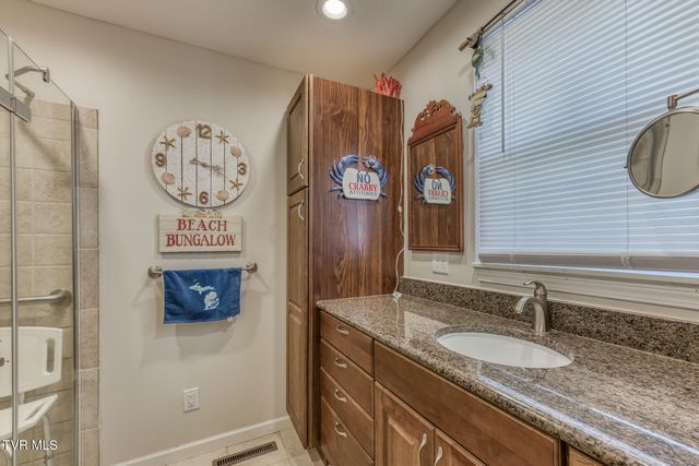 609 Hollyhill Road, Johnson City, TN 37604