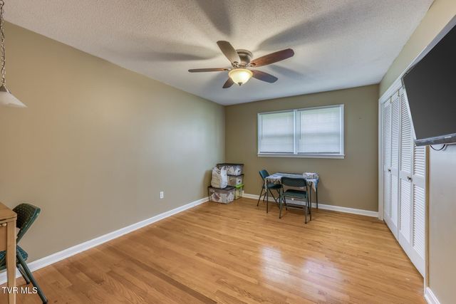 609 Hollyhill Road, Johnson City, TN 37604