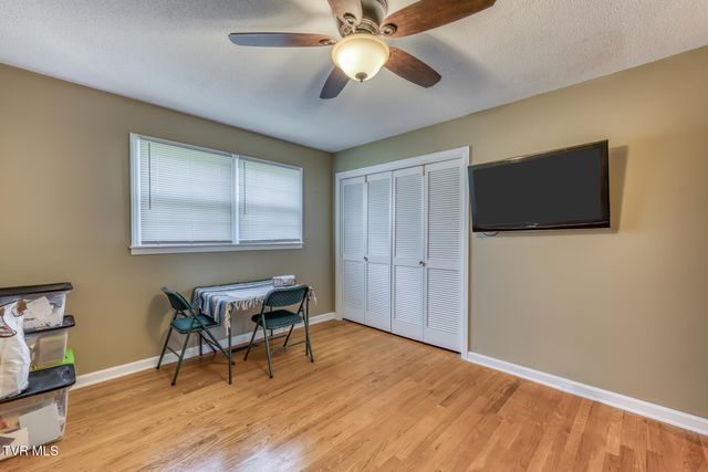 609 Hollyhill Road, Johnson City, TN 37604