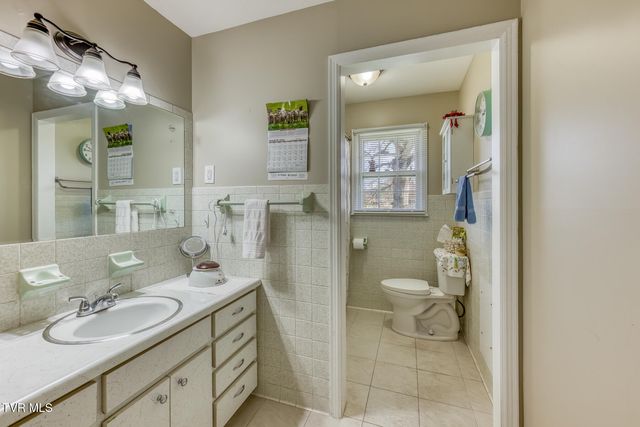 609 Hollyhill Road, Johnson City, TN 37604