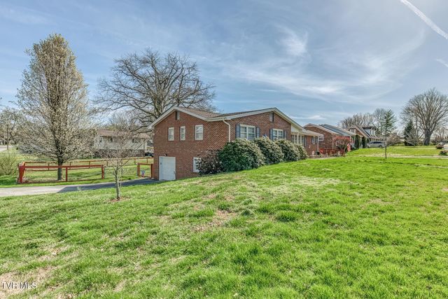 609 Hollyhill Road, Johnson City, TN 37604