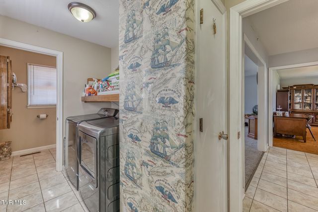 609 Hollyhill Road, Johnson City, TN 37604