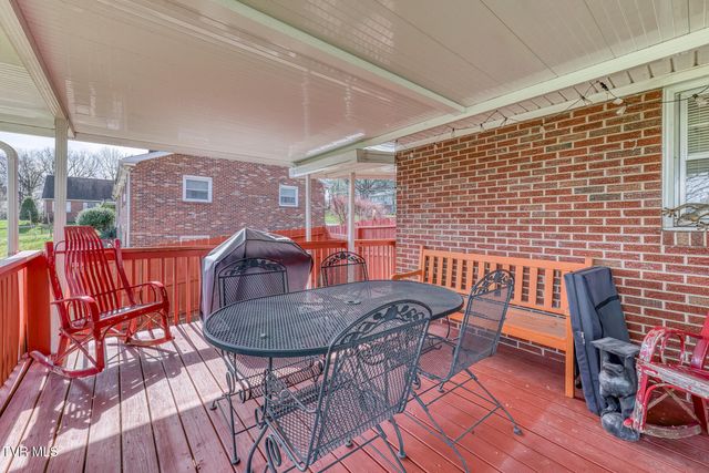 609 Hollyhill Road, Johnson City, TN 37604