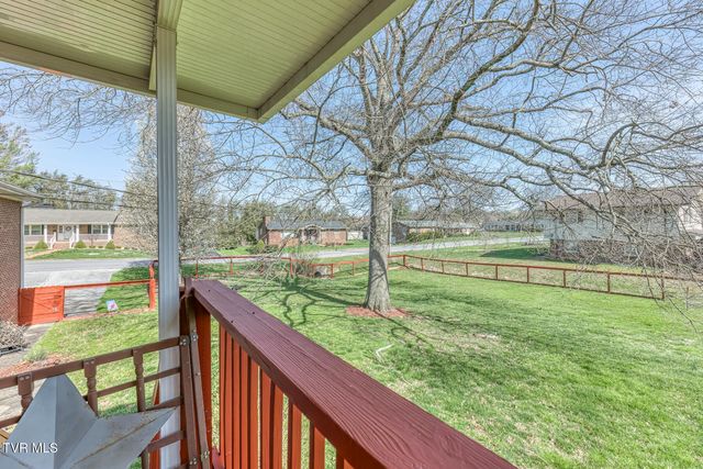 609 Hollyhill Road, Johnson City, TN 37604
