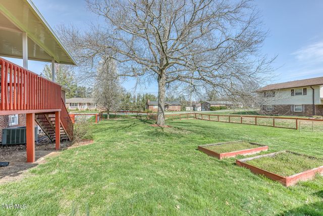 609 Hollyhill Road, Johnson City, TN 37604