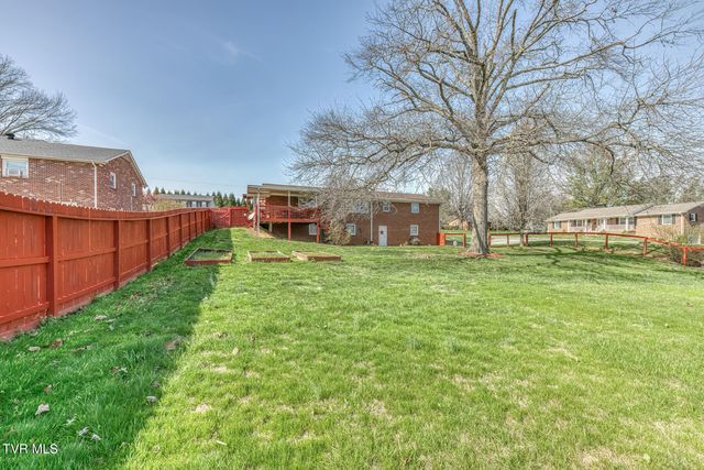 609 Hollyhill Road, Johnson City, TN 37604