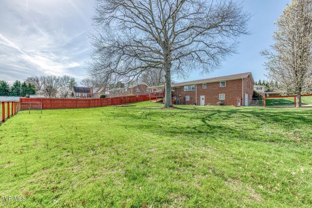 609 Hollyhill Road, Johnson City, TN 37604