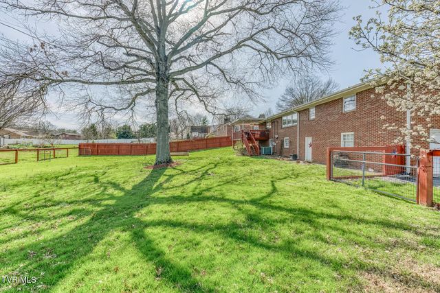 609 Hollyhill Road, Johnson City, TN 37604