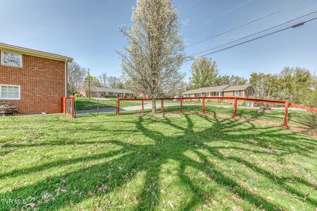 609 Hollyhill Road, Johnson City, TN 37604