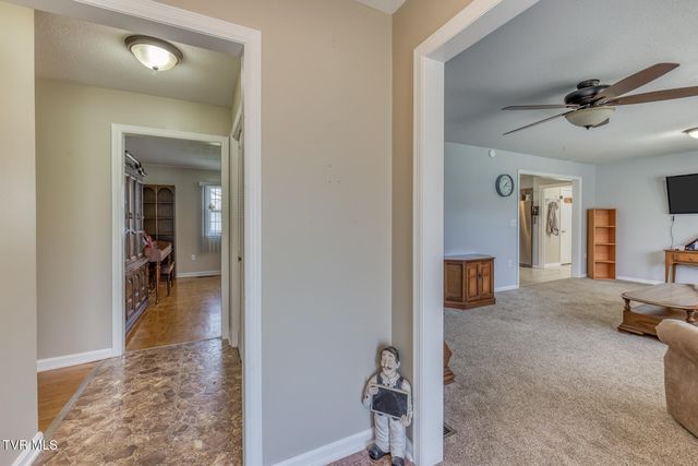 609 Hollyhill Road, Johnson City, TN 37604