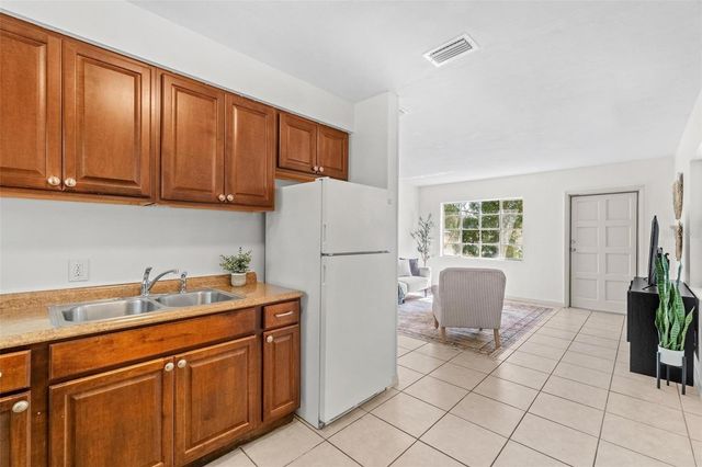 629 53RD AVENUE S, St Petersburg, FL 33705