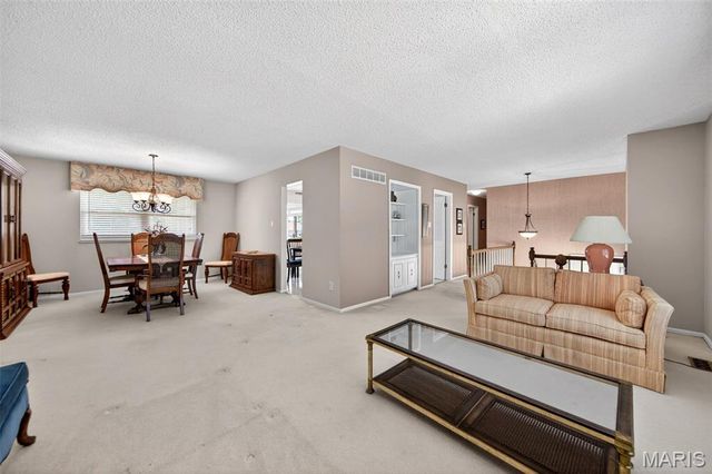 12741 Parkway Estates Drive, St Louis, MO 63146
