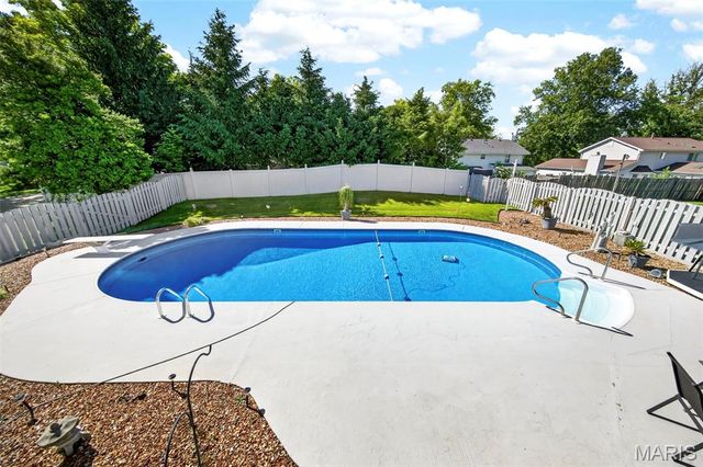 12741 Parkway Estates Drive, St Louis, MO 63146