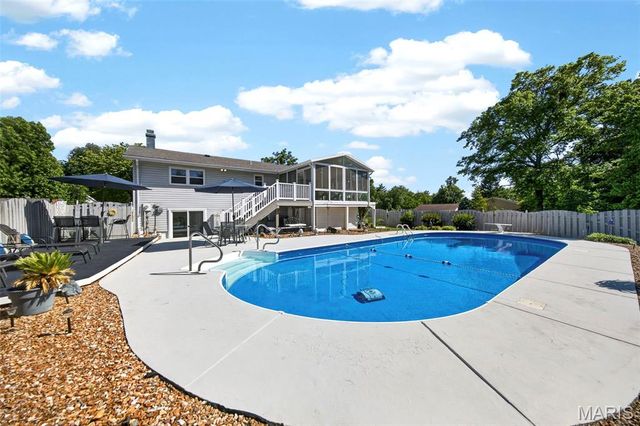 12741 Parkway Estates Drive, St Louis, MO 63146