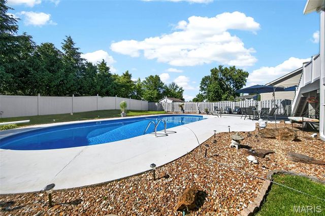 12741 Parkway Estates Drive, St Louis, MO 63146