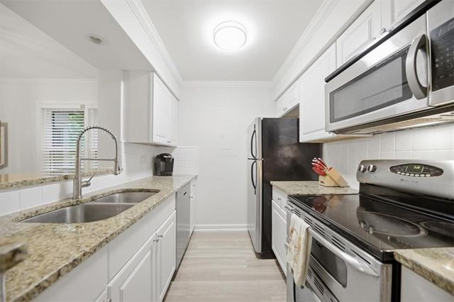 32 Arpege Way NW 32, Atlanta, GA 30327