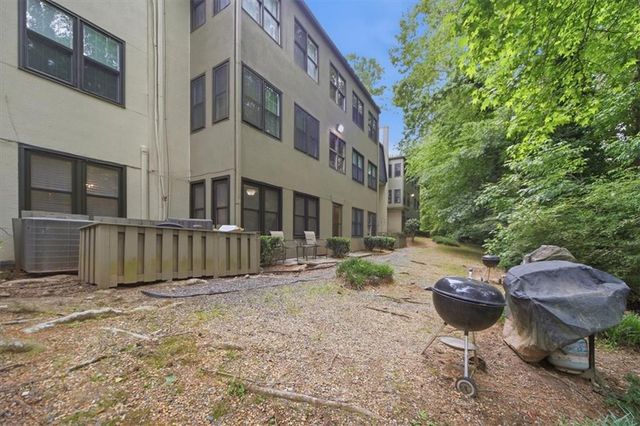 32 Arpege Way NW 32, Atlanta, GA 30327