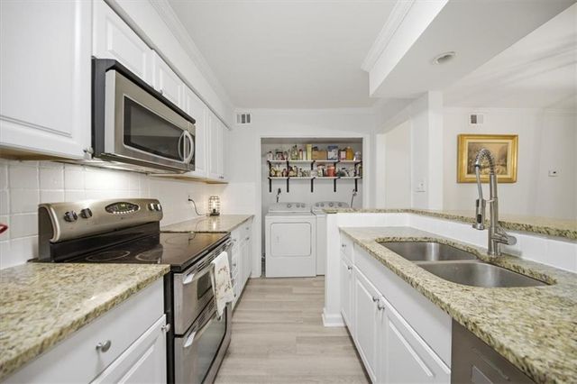 32 Arpege Way NW 32, Atlanta, GA 30327