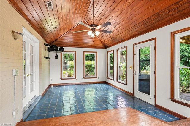 916 Spring Hill Court, Kernersville, NC 27284