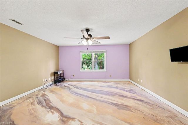 916 Spring Hill Court, Kernersville, NC 27284