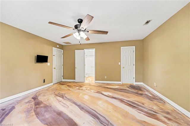 916 Spring Hill Court, Kernersville, NC 27284