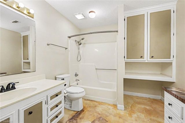916 Spring Hill Court, Kernersville, NC 27284