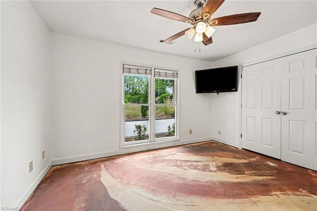 916 Spring Hill Court, Kernersville, NC 27284