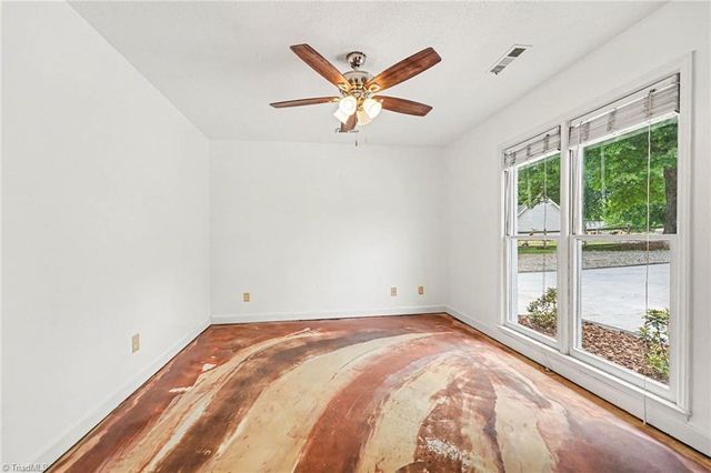 916 Spring Hill Court, Kernersville, NC 27284