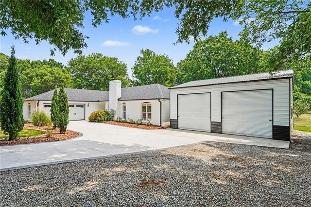 916 Spring Hill Court, Kernersville, NC 27284