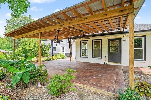916 Spring Hill Court, Kernersville, NC 27284