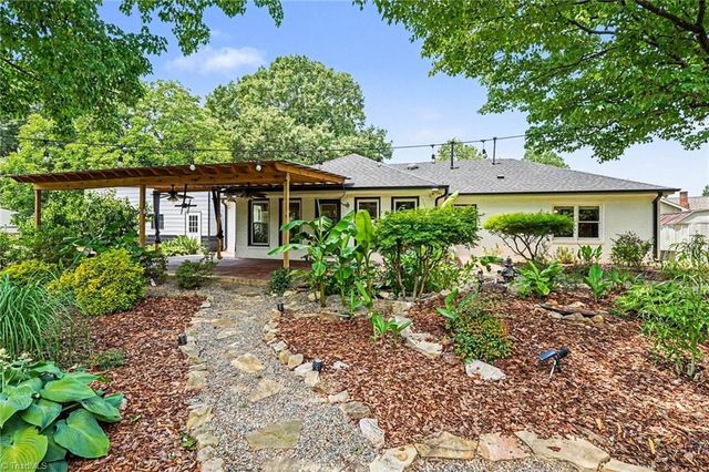 916 Spring Hill Court, Kernersville, NC 27284