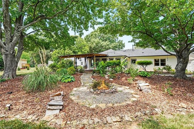 916 Spring Hill Court, Kernersville, NC 27284