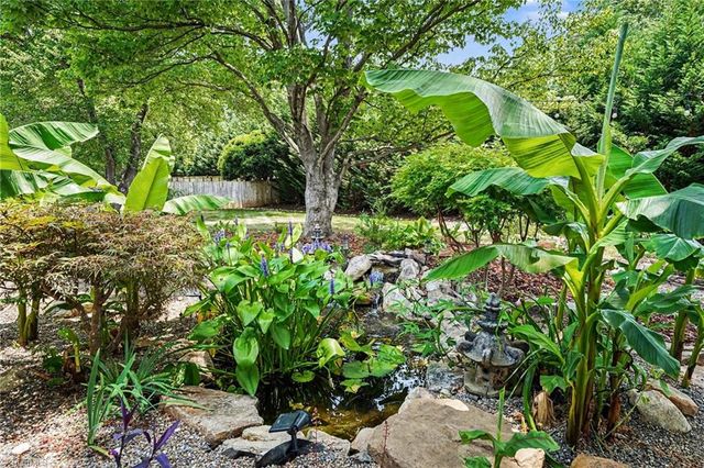 916 Spring Hill Court, Kernersville, NC 27284