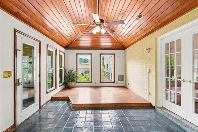 916 Spring Hill Court, Kernersville, NC 27284