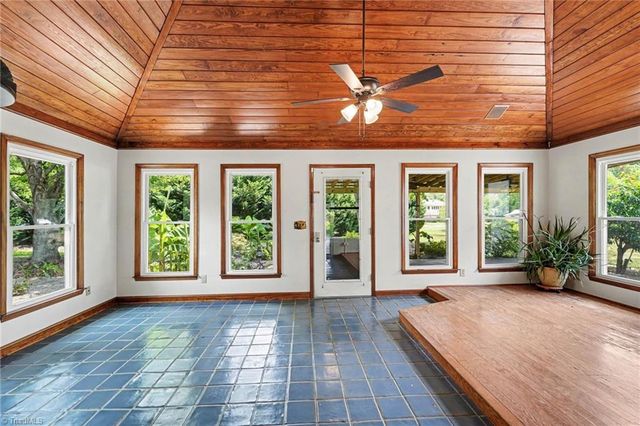 916 Spring Hill Court, Kernersville, NC 27284