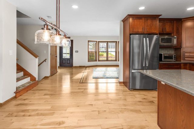 N28W22352 Foxwood LANE, Waukesha, WI 53186