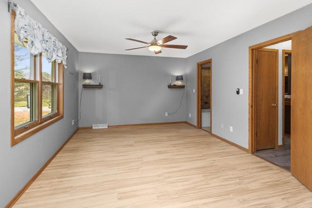 N28W22352 Foxwood LANE, Waukesha, WI 53186